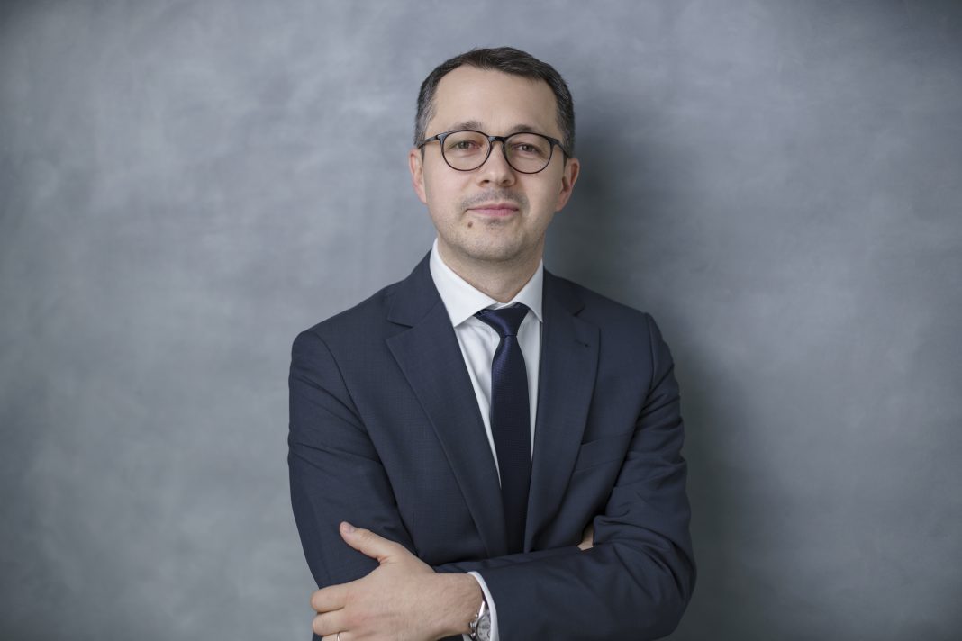 Raport PwC: Industria de media și divertisment din România își va contracta rata de creștere în 2020 din cauza pandemiei COVID-19 Raport PwC: Industria de media și divertisment din România își va contracta rata de creștere în 2020 din cauza pandemiei COVID-19