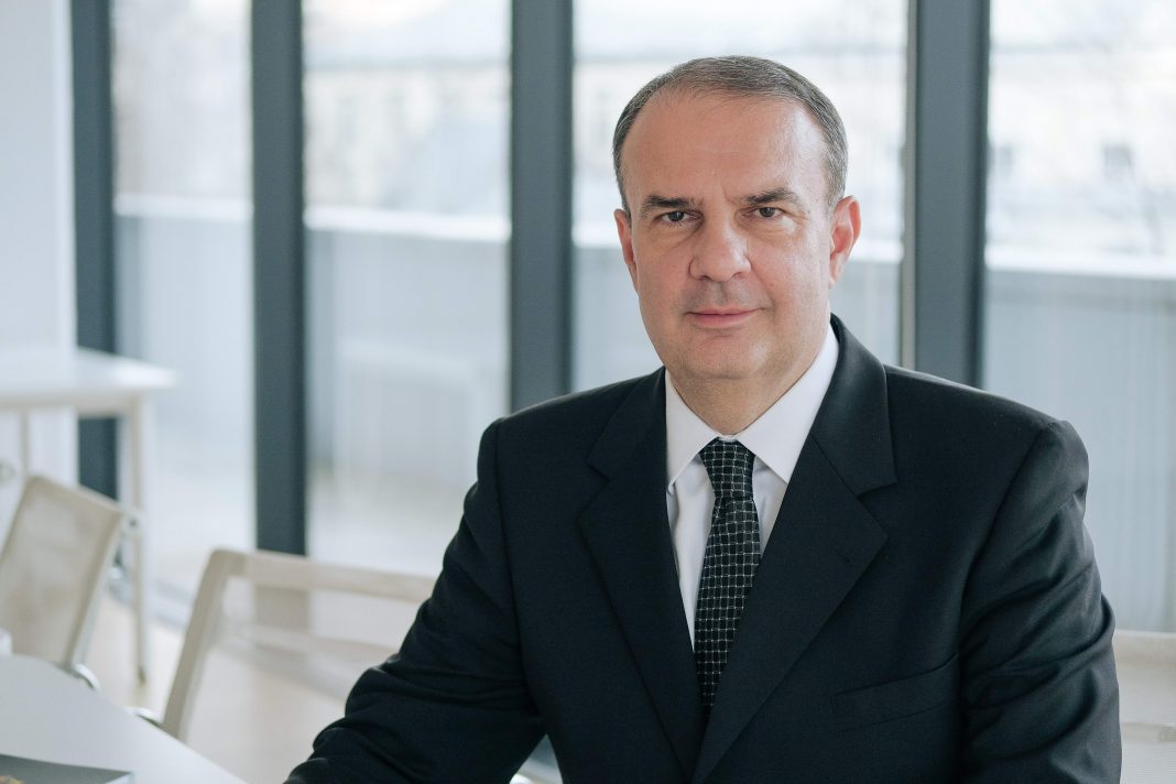 Studiu Deloitte: 70% dintre directorii IT au accelerat strategiile de transformare a departamentelor financiare cu cel puțin un an ca urmare a pandemiei de COVID-19 Studiu Deloitte: 70% dintre directorii IT au accelerat strategiile de transformare a departamentelor financiare cu cel puțin un an ca urmare a pandemiei de COVID-19