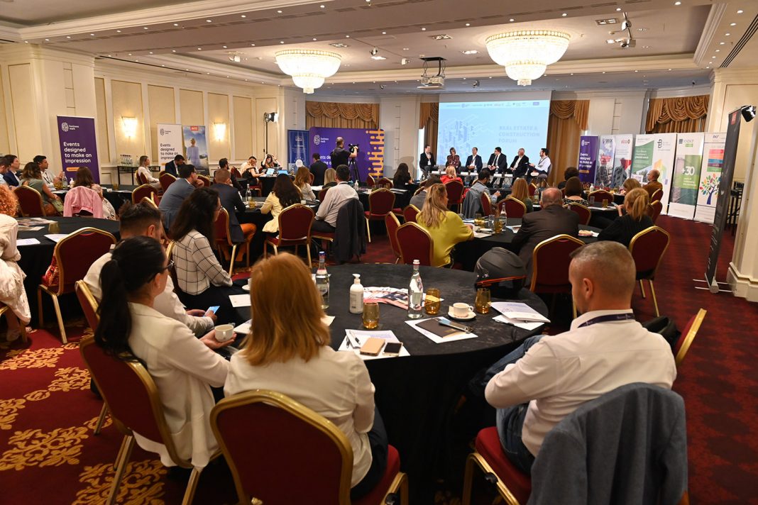 Real Estate & Construction Forum 2022: „Nu există temeri foarte mari legate de piața imobiliară, deși foarte mulți compară situația actuală cu cea din 2008. Piața de acum are o consistență și o maturitate, astfel că nu ar trebui să ne facem griji foarte mari” Real Estate & Construction Forum 2022: „Nu există temeri foarte mari legate de piața imobiliară, deși foarte mulți compară situația actuală cu cea din 2008. Piața de acum are o consistență și o maturitate, astfel că nu ar trebui să ne facem griji foarte mari”