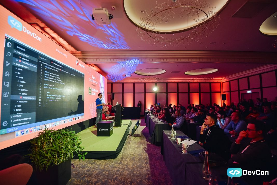 Peste 400 de profesioniști IT descoperă la DevCon 2022 casca neuronală Peste 400 de profesioniști IT descoperă la DevCon 2022 casca neuronală