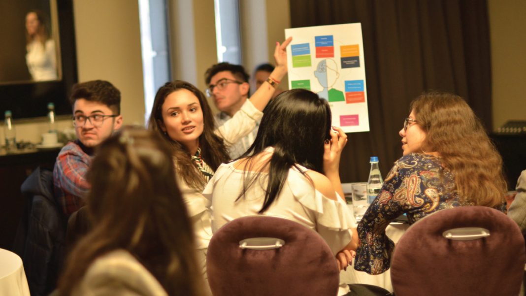 54% dintre tineri își caută primul job în prima jumătate a anului 54% dintre tineri își caută primul job în prima jumătate a anului