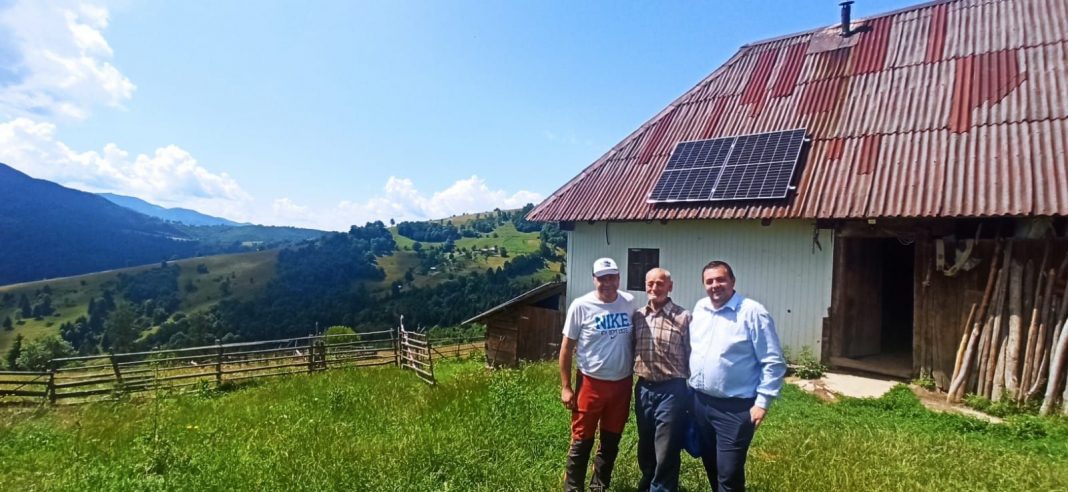 Asociația Energia Inteligentă aprinde lumina în cătune izolate din Munții Rodnei Asociația Energia Inteligentă aprinde lumina în cătune izolate din Munții Rodnei