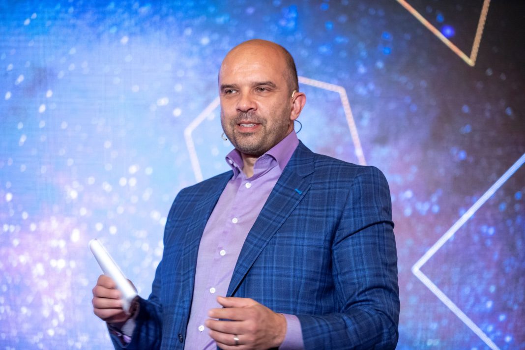 PwC CEO Survey 2024: De două ori mai mulți executivi se așteaptă la creștere economică. Însă crește și numărul celor care cred că afacerile lor nu vor mai fi viabile peste un deceniu PwC CEO Survey 2024: De două ori mai mulți executivi se așteaptă la creștere economică. Însă crește și numărul celor care cred că afacerile lor nu vor mai fi viabile peste un deceniu