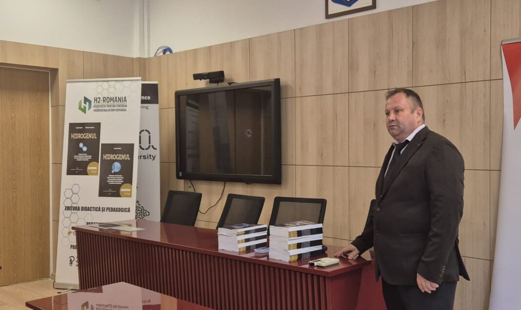 Au fost lansate două noi lucrări pe hidrogen, dedicate studenților Au fost lansate două noi lucrări pe hidrogen, dedicate studenților