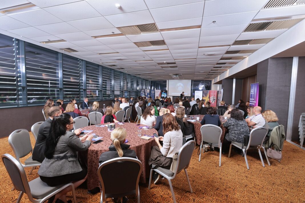 Principalele concluzii ale conferinței „Magnetico” de la Oradea: „Oamenii caută mai mult decât un loc de muncă. Sunt preocupați de experiențele pe care le trăiesc și de grija autentică pe care o simt din partea managementului” Principalele concluzii ale conferinței „Magnetico” de la Oradea: „Oamenii caută mai mult decât un loc de muncă. Sunt preocupați de experiențele pe care le trăiesc și de grija autentică pe care o simt din partea managementului”